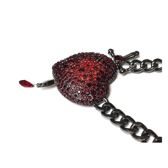 NWT Betsey Johnson 💋GLAMPIRE HEART DAGGER Hematite Tone Red Stones Necklace - Picture 3 of 6